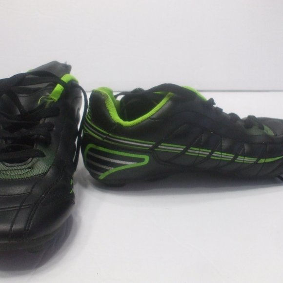 Kids Black Leather Soccer Shoes size 5 - Picture 3 of 5